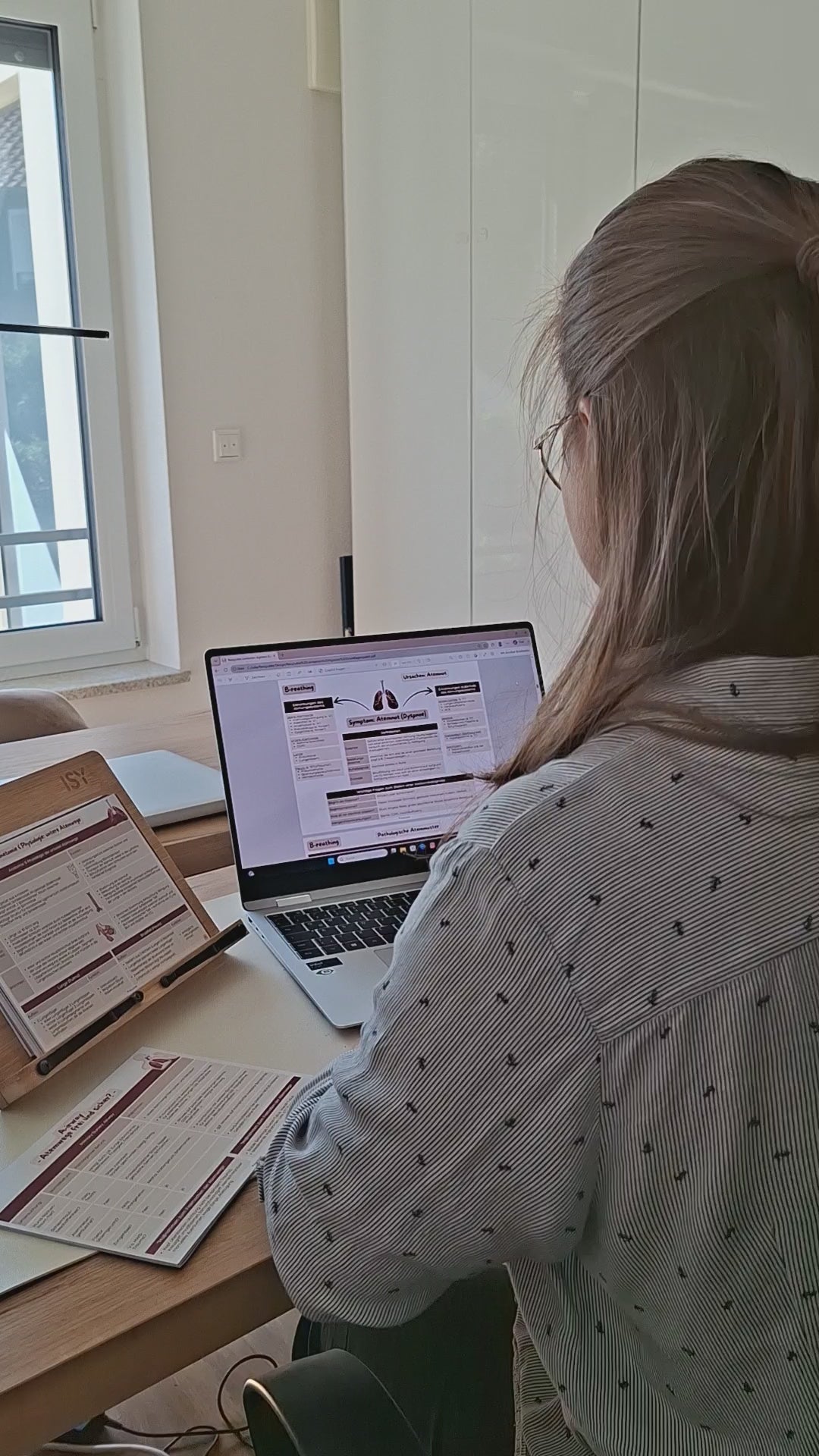 ResqJuMe Lernkarten-Bundle mit gedruckten und digitalen Lernkarten im Einsatz beim Lernen
